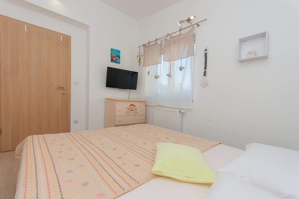 Apartment Lelas Omiš Zewnętrze zdjęcie
