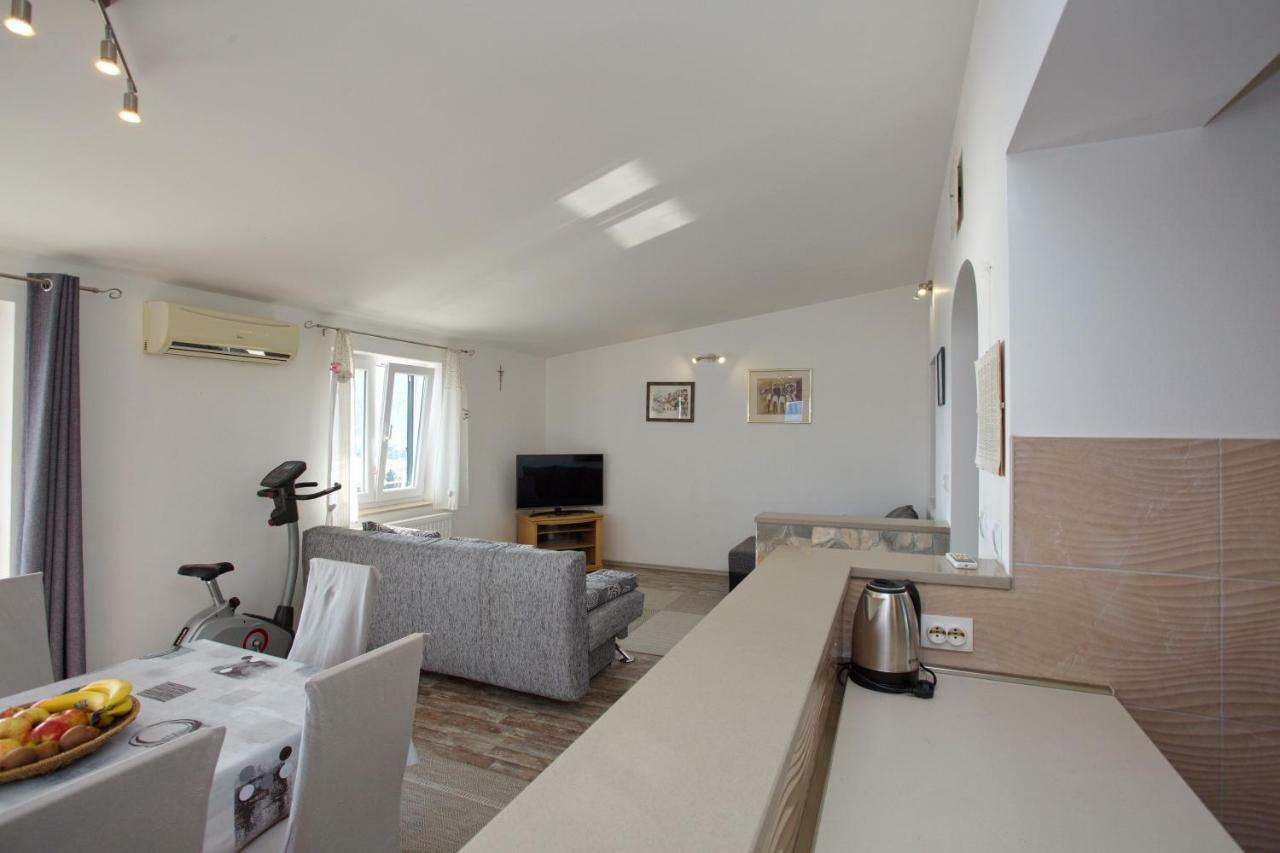 Apartment Lelas Omiš Zewnętrze zdjęcie